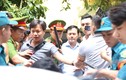 Tòa trả hồ sơ vụ Nguyễn Hữu Linh: Ô tô Linh "nựng" bị vây kín