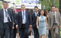 Chủ tịch UB châu Âu hào hứng dạo bộ giữa Sài Gòn