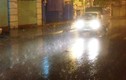Người Sài Gòn sung sướng đón mưa “vàng” giữa đêm khuya