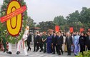 Đoàn Đại biểu ĐHĐB TP HCM dâng hoa Tượng đài Bác Hồ