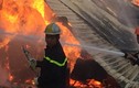 TPHCM: Cháy dữ dội ở xí nghiệp gỗ, lan rộng xung quanh