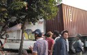 Container lao vào nhà, dân đang ngủ chạy tán loạn