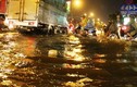 Người Sài Gòn lại chới với trong biển nước vì mưa lớn