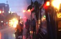 Dây điện cháy nổ dữ dội trên đường phố Sài Gòn