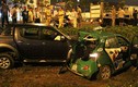Hai ô tô đâm nhau kinh hoàng, nhiều người kêu cứu ở Sài Gòn