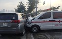 TPHCM: Kinh hoàng xe cứu thương tông ô tô không nhường đường