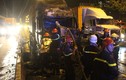 Đang lưu thông trên xa lộ Hà Nội, xe container phát nổ cháy trụi cabin
