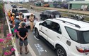 9 xe tông nhau trên cao tốc, người dân khốn đốn rời TPHCM đi nghỉ lễ