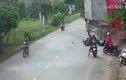 Thời khắc kinh hoàng container “nuốt” hàng loạt xe máy, 6 người thương vong