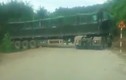 Choáng màn quay đầu xe tải “khủng” của tài xế Yên Bái