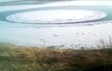 Video: Kì lạ băng đóng tròn vành vạnh như chiếc đĩa trên hồ nước