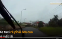 Video: Taxi lấn làn khi ôm cua gây tai nạn với ôtô