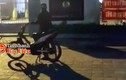 Video: Thiếu niên dựng xe trước Phòng CSGT rồi rú ga, nẹt pô inh ỏi