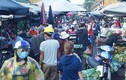 Chợ xanh, chợ tạm đông đúc trong ngày đầu Hà Nội áp dụng giãn cách