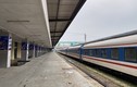 Giá vé tàu Tết Nhâm Dần giảm, ga Hà Nội vắng tanh ngày đầu mở bán