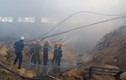 Cháy xưởng gỗ 1.000 m2, công nhân tháo chạy thoát thân