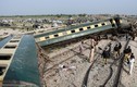 Pakistan: Tàu lửa trật đường ray, cả trăm người thương vong
