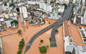 Hãi hùng cảnh phố biến thành sông vì mưa lũ ở Brazil