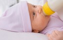 Tác hại không ngờ của việc cho trẻ bú bình khi ngủ