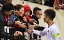 Quang Hải đến nắm tay mẹ sau khi thắng U23 Indonesia