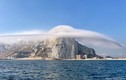 Đỉnh núi đá bất ngờ “phun mây” lạ, chuyên gia lập tức giải mã 