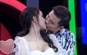 Hoa khôi Thanh Lịch hôn say đắm bạn diễn trên truyền hình HTV