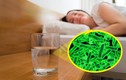 6 lý do tại sao không nên đặt sẵn cốc nước gần giường ngủ