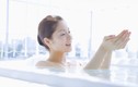 Thói quen tắm nước nóng giúp người Nhật giảm nguy cơ đau tim, đột quỵ