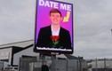 Chàng trai thuê biển quảng cáo “khủng” để đăng tìm bạn gái
