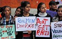 Thiếu nữ 15 tuổi bị cưỡng hiếp rồi đem thiêu sống gây phẫn nộ