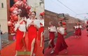 Nhà gái “chơi trội” khi thuê 8 người mẫu ngoại quốc làm phù dâu