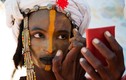 Đàn ông bộ lạc châu Phi thích trang điểm hơn phụ nữ