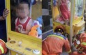 Cậu bé 5 tuổi ở Trung Quốc bị mắc kẹt trong máy gắp thú 