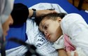 Dải Gaza: Xót xa bé gái duy nhất sống sót trong gia đình 14 người