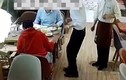 Trung Quốc: Ăn vạ tống tiền nhà hàng, cặp vợ chồng bị phạt 22 tháng tù