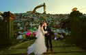 Trung Quốc: Kỳ lạ cặp đôi chụp ảnh cưới ở bãi rác