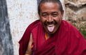 Lạ: Người Tây Tạng chuyên lè lưỡi du khách và ý nghĩa...