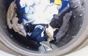 Mở máy giặt cho khô ráo, chàng trai sốc nặng thấy thứ "dị"...