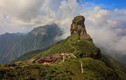 Ngôi chùa kỳ bí trên ngọn núi cao 2.000m quanh năm mây phủ