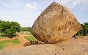 Kỳ lạ tảng đá nặng gần 300 tấn nghiêng 45 độ "đẩy" không đổ  
