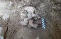 Khai quật nghĩa trang 1.600 tuổi, giật mình hài cốt "ngậm" đá trong miệng 