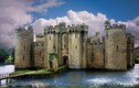 Vì sao các lâu đài thời Trung cổ thường xây hào nước xung quanh?