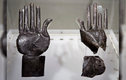 Khai quật mộ cổ ở Italy, chuyên gia “tái mặt” thấy bàn tay bạc 