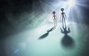 UFO của người ngoài hành tinh đang âm thầm theo dõi Trái đất?