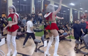 Phòng gym cho nhân viên ăn mặc mát mẻ nhún nhảy gây tranh cãi