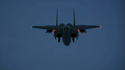 Màn 'song kiếm hợp bích' giữa F-15E và F-22 tại Thái Bình Dương