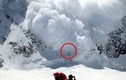 "Phép lạ" với người đàn ông bị chôn vùi trong vụ lở 1.000 tấn tuyết