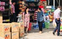 Nước máy bốc mùi ở Hà Nội: Dân sợ độc, đổ xô mua nước bình