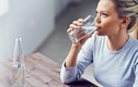 3 thói quen uống nước nhiều người mắc phải gây hại thận, suy tim