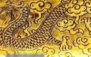 Thanh kiếm khắc hình rồng vàng được mang đi thẩm định, chuyên gia nhìn thấy 3 chữ vội hỏi: "Tổ tiên của bạn là ai?"